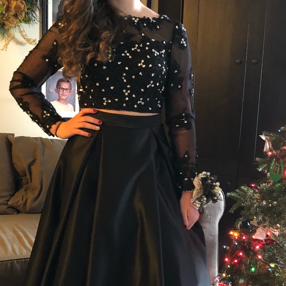 Women’s Winter Formal Dress - Picture 3 of 3